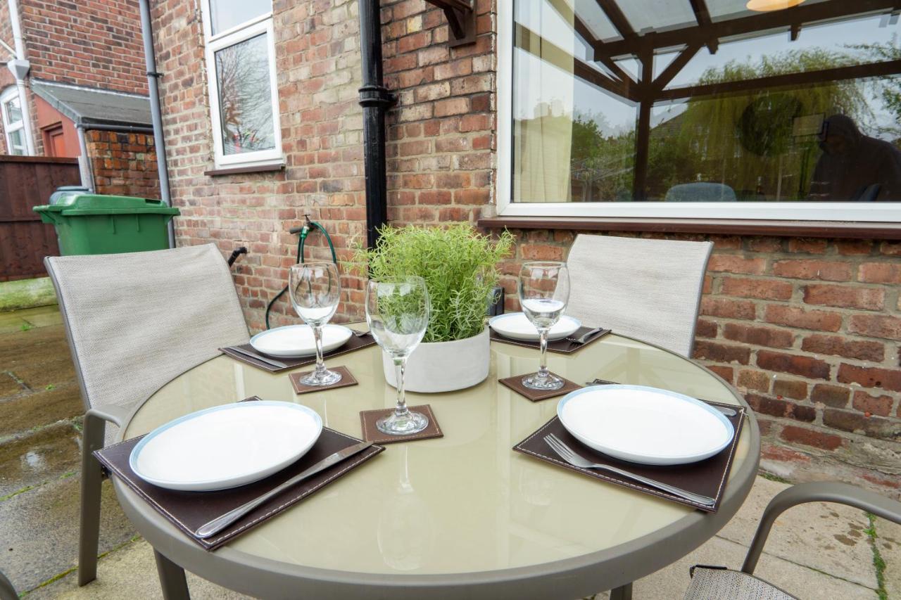 Strawberry Fields House - Air Host & Stay - 3 Bedroom Liverpool Esterno foto